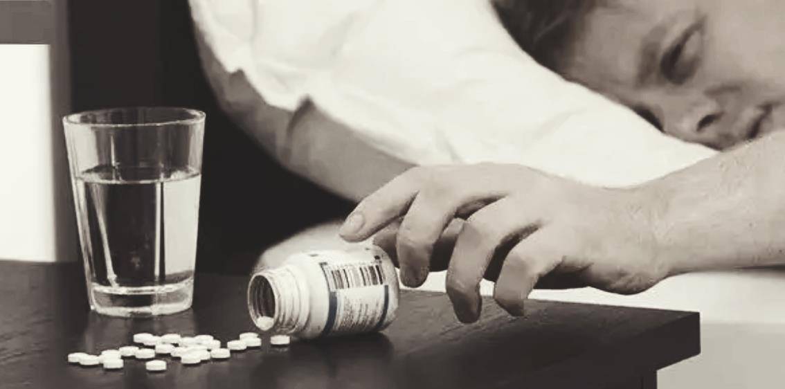 原创原创2019年精神病人吃百颗药自杀警方查看微信抓了他十年好友