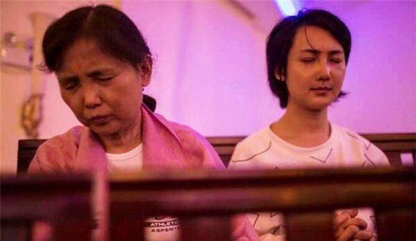 原创原创2005年背母上学10年后变性成女人的刘婷如今现状如何