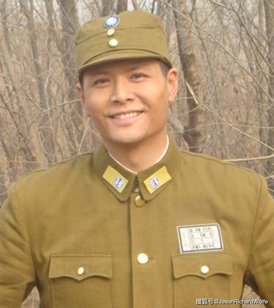 《雪豹》这一部剧中的刘志辉,他是刘远和周卫国的三弟,刘志辉的扮演者