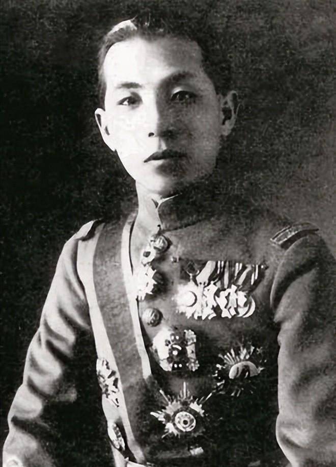 原创原创1947年韦杰俘虏孙殿英猛然想起他盗过皇陵赶忙让人砸他家墙