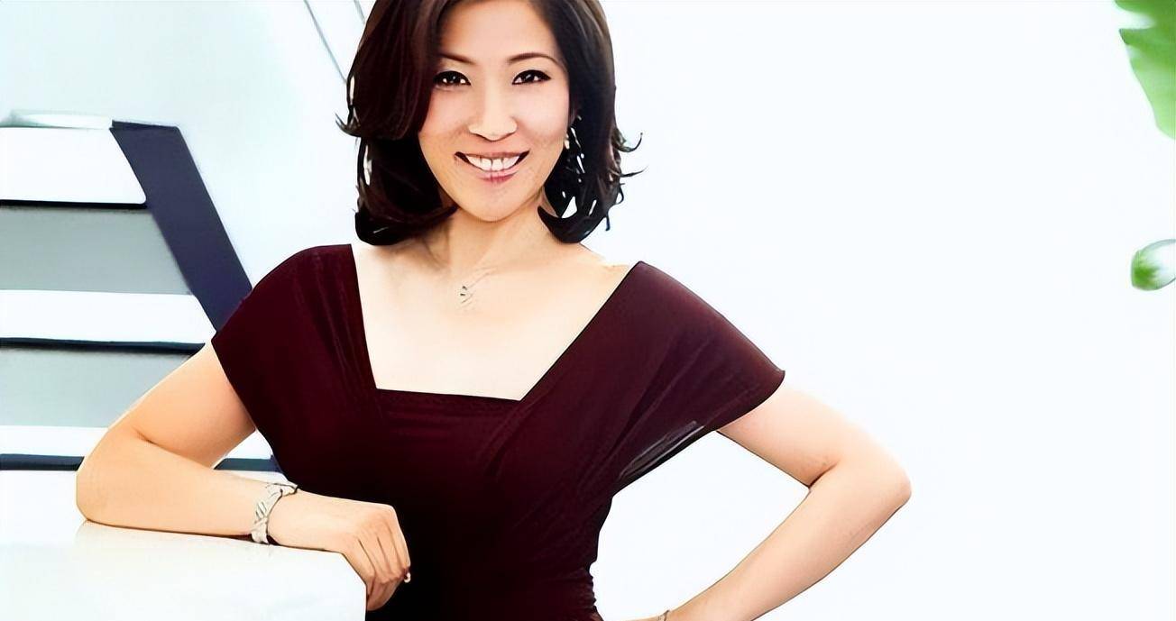 原创双料冠军吴冰退役后赴美结婚伙同老公回国捞金卷款44亿潜逃