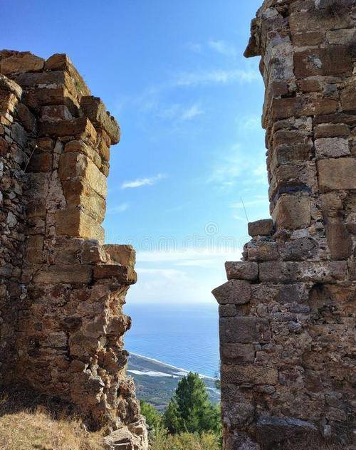 原创原创村村民搬走大石块用来垒墙养猪专家600多年前明长城石栓