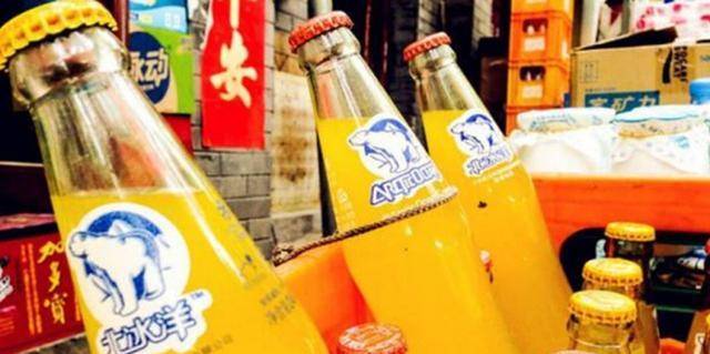 原创1979年第一位在长城喝可乐的中国男孩照片火爆全球现今怎样了