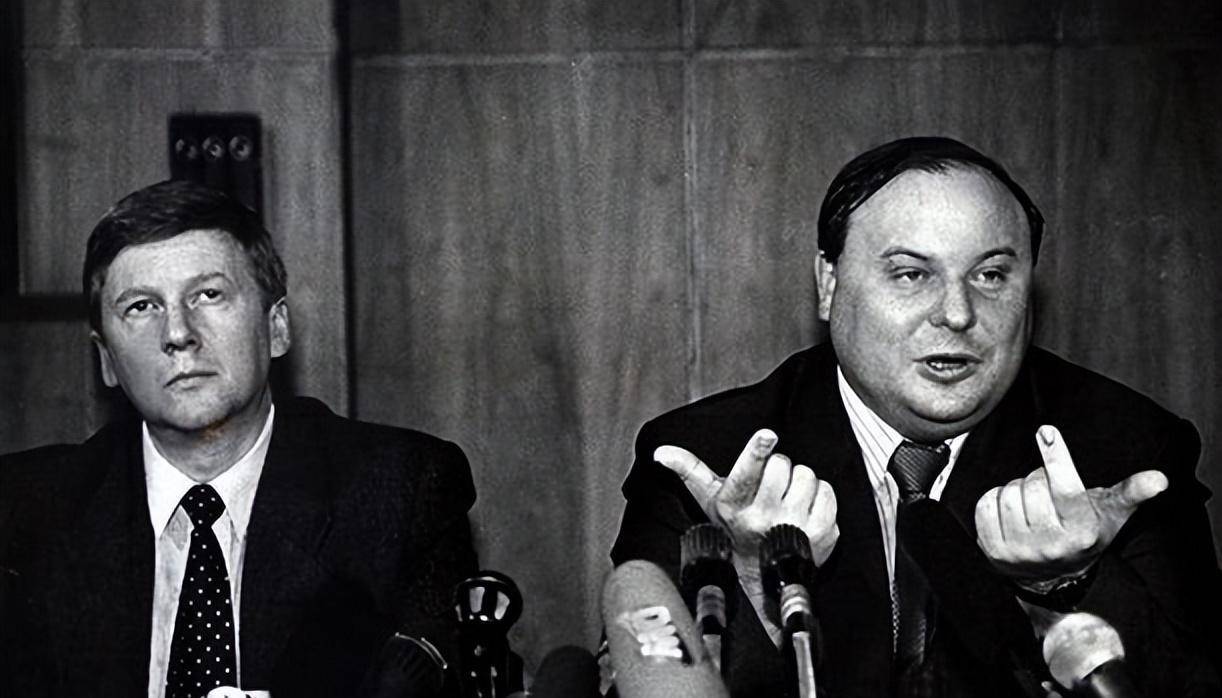 原创丘拜斯拉俄罗斯进深渊做了10年影子总统普京为何没清算他