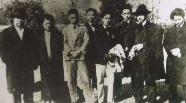 原创原创俞珊徐志摩为她痴迷到亲手捧痰盂陆小曼称她是谁都可用的茶杯