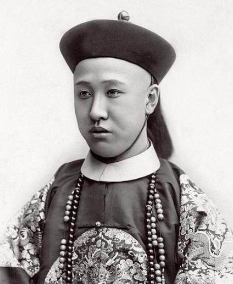 清政府最后三年的实际统治者溥仪的父亲载沣最后去哪了