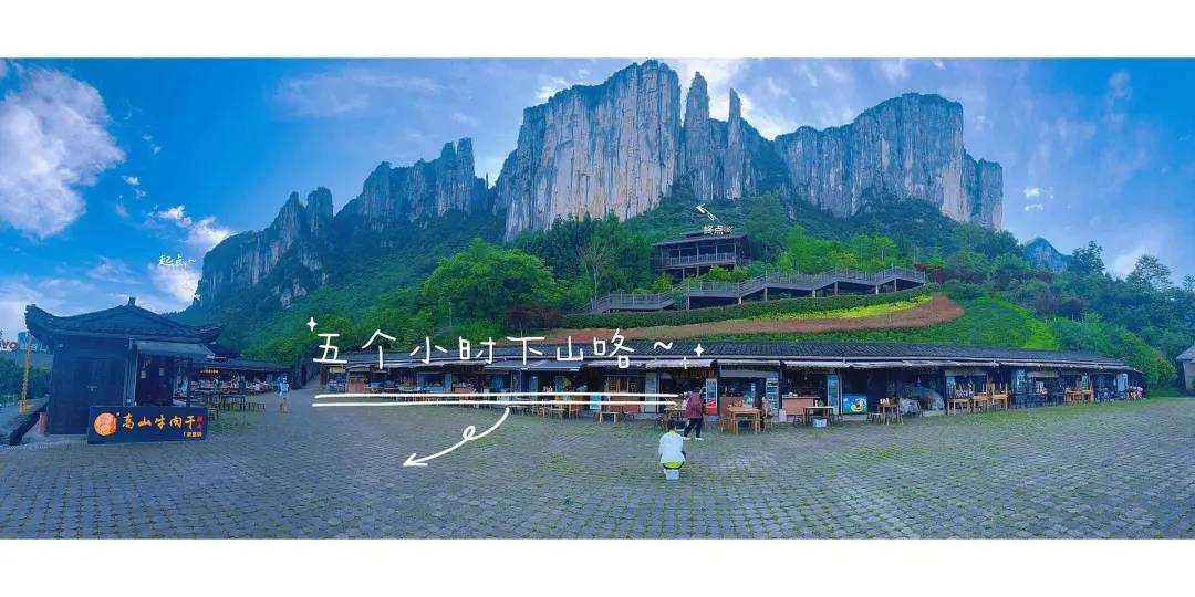 神农顶,作为"华中第一峰",巍峨壮观;香溪源,传说中池水尽得百草之精华