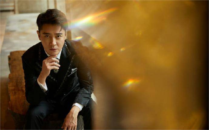 张丹峰晒照秀幸福,与女儿海上共游,尽享亲情时光