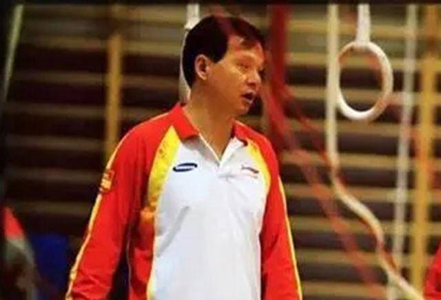 熊景斌教练亲自督促陆莉训练,要求极为严格.