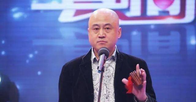 陪老婆逛街都带酒人称京城酒鬼李琦方清平能从早喝到晚
