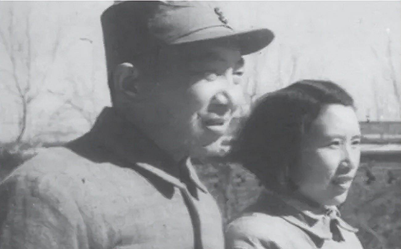 夫人,如今已100岁高龄,她养育的8个子女皆是栋梁_罗瑞卿_郝治平_夫妻