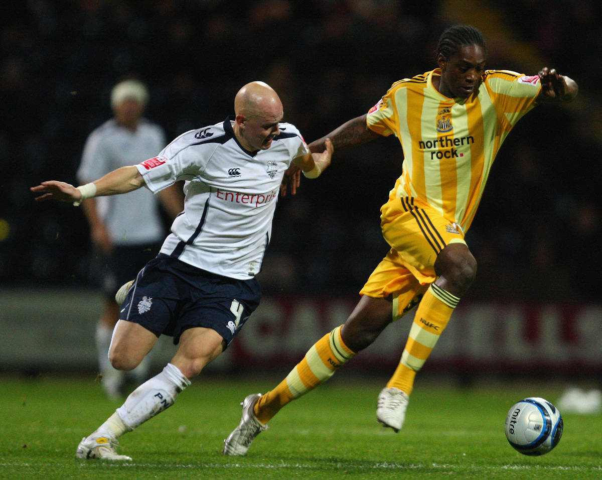 英冠联赛激战正酣米尔沃尔vs莱切斯特城谁能问鼎荣耀