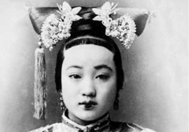 原创故宫珍妃井井口连头都塞不下去崔玉贵是怎么将珍妃推下井的