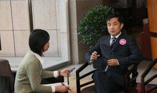 欠下800亿逃往国外,带走一女明星和61个亿,父亲下葬都不回来_王永红