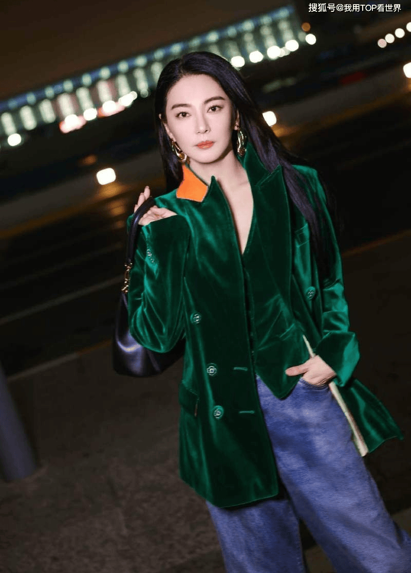 原创美艳绝伦张雨绮机场造型又见高级范儿散发魅力惑人