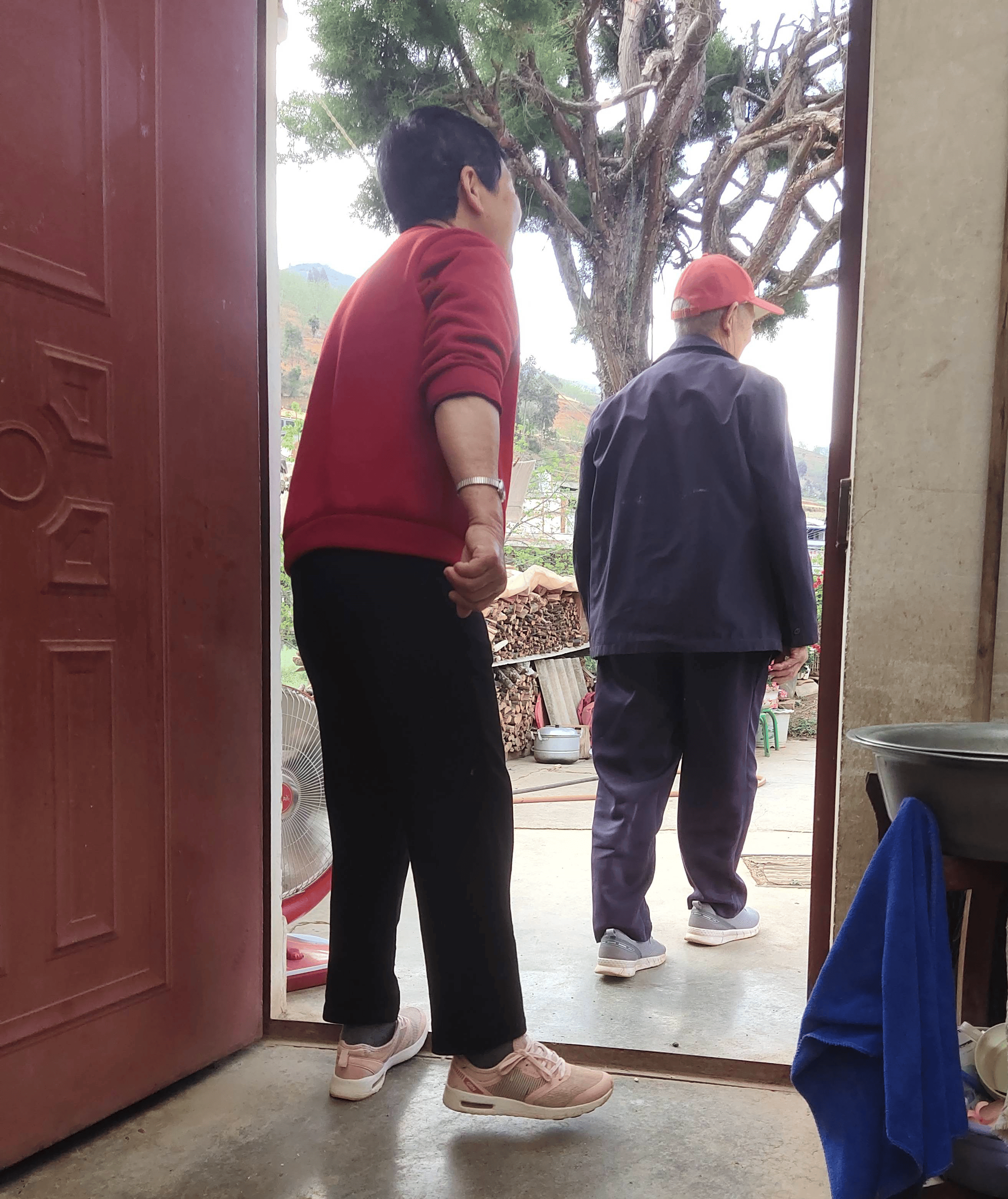 【原创】感情是靠多方建立的_谢恩雷_交流_关怀