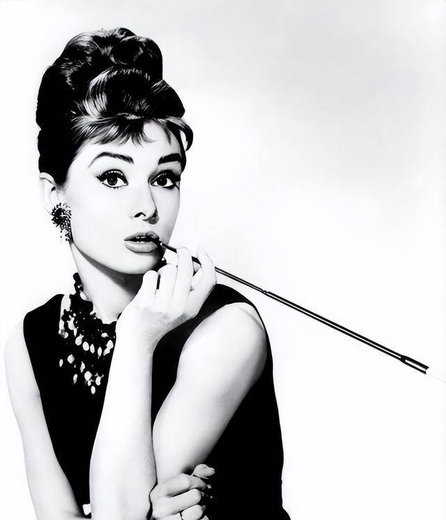 《摩登情书》火遍大江南北,28岁选择跳海_父母_家境_西方