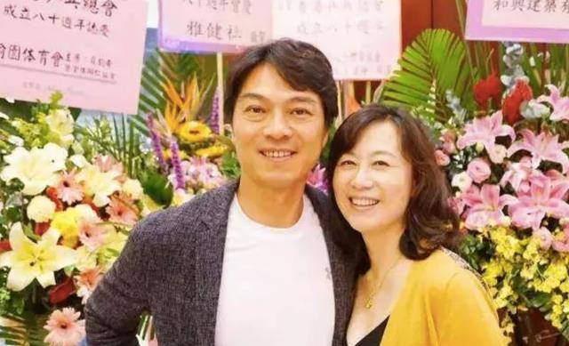 梁艳中国女排5连冠的功臣丈夫是姚明的兄弟如今是首席富姐