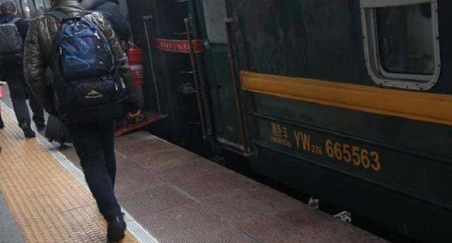 1988年京广线,乘客回家结婚带油漆上车,引发大火致60多人死伤_车厢