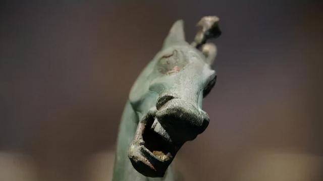 看到后许多人忍不住哈哈大笑_青铜器_天马_艺术品