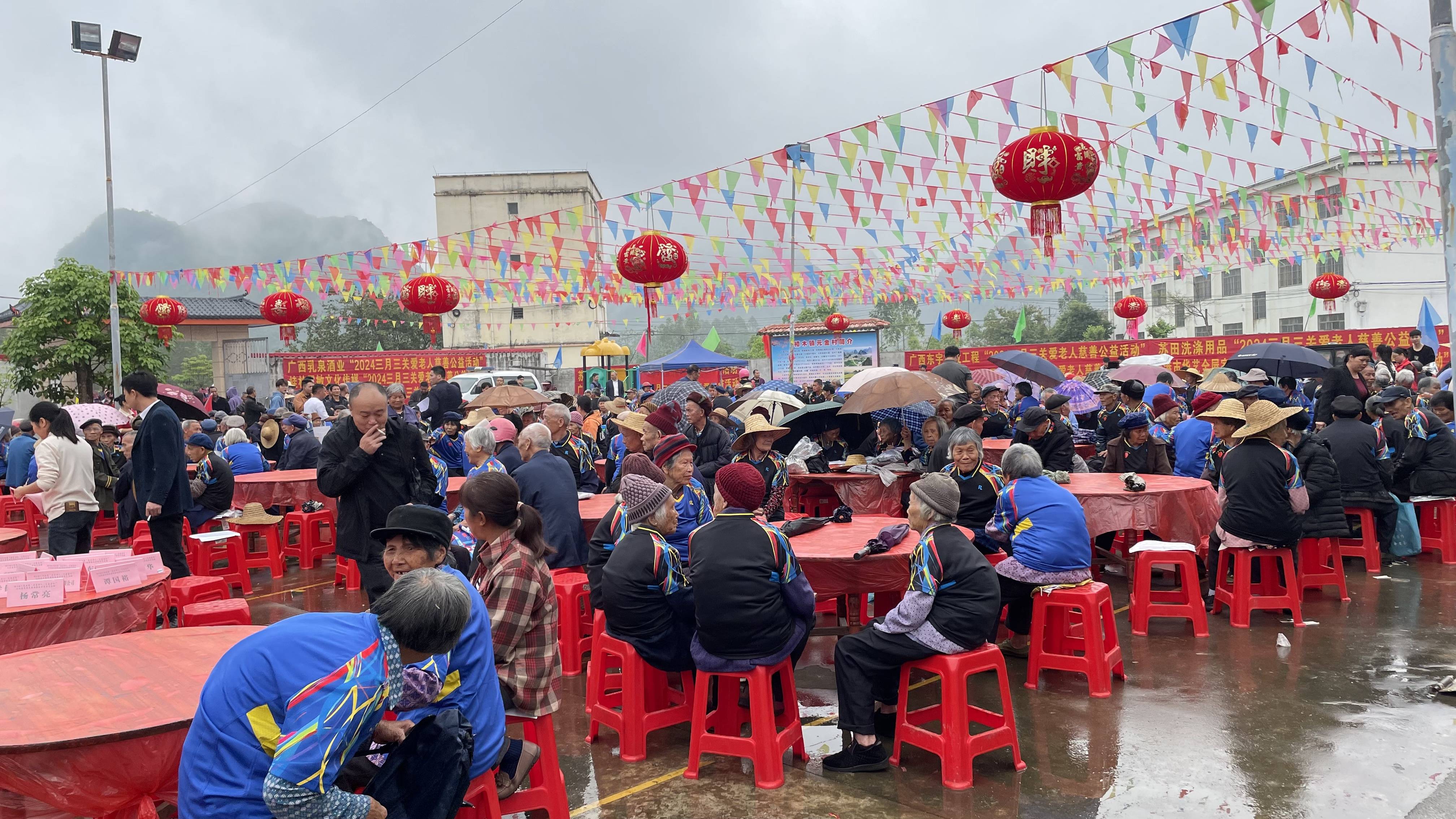 【敬老助老】覃塘区樟木镇元金村委三月三开展送温暖活动_广西_贵港