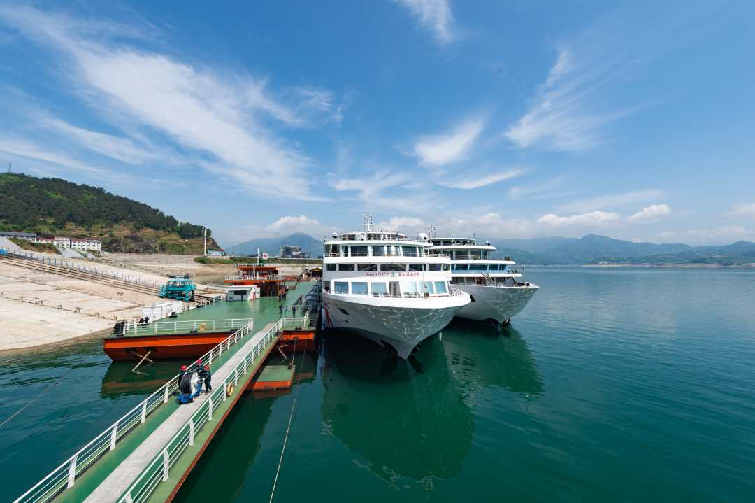 宜昌去重庆,到长江三峡游轮旅游船票多少钱,一张票费用2000元上下