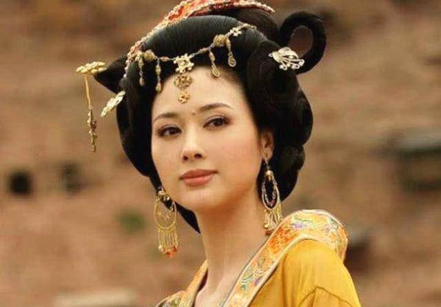 小周后被多次欺辱,花蕊夫人却差点当皇后,谁更惨_李煜_赵匡胤_孟昶