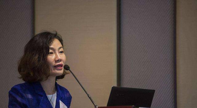 原创万科金牌女秘书朱旭年薪849万47岁像少女却一直单身未婚