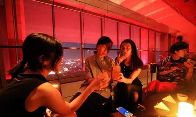 久而久之,张笑心中便对自己的父母产生了怨恨,恨