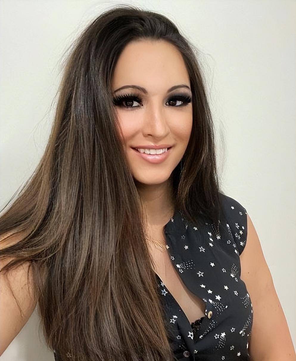 这对情侣后来分道扬镳,卡米拉于1973年嫁给了安德鲁·帕克·鲍尔斯.