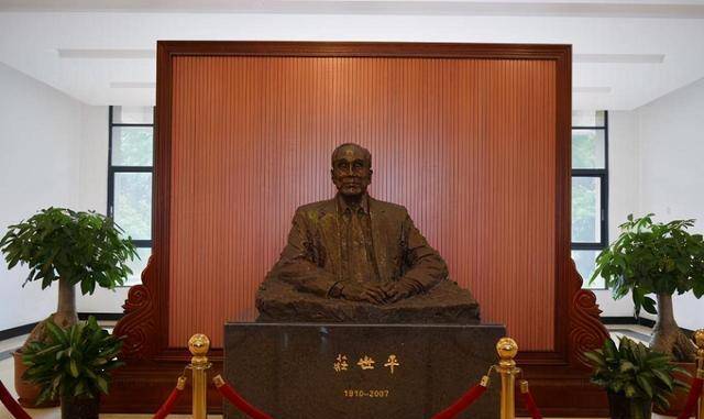 原创庄世平先生1800亿财产没有给儿女留下分毫儿子跑去开出租