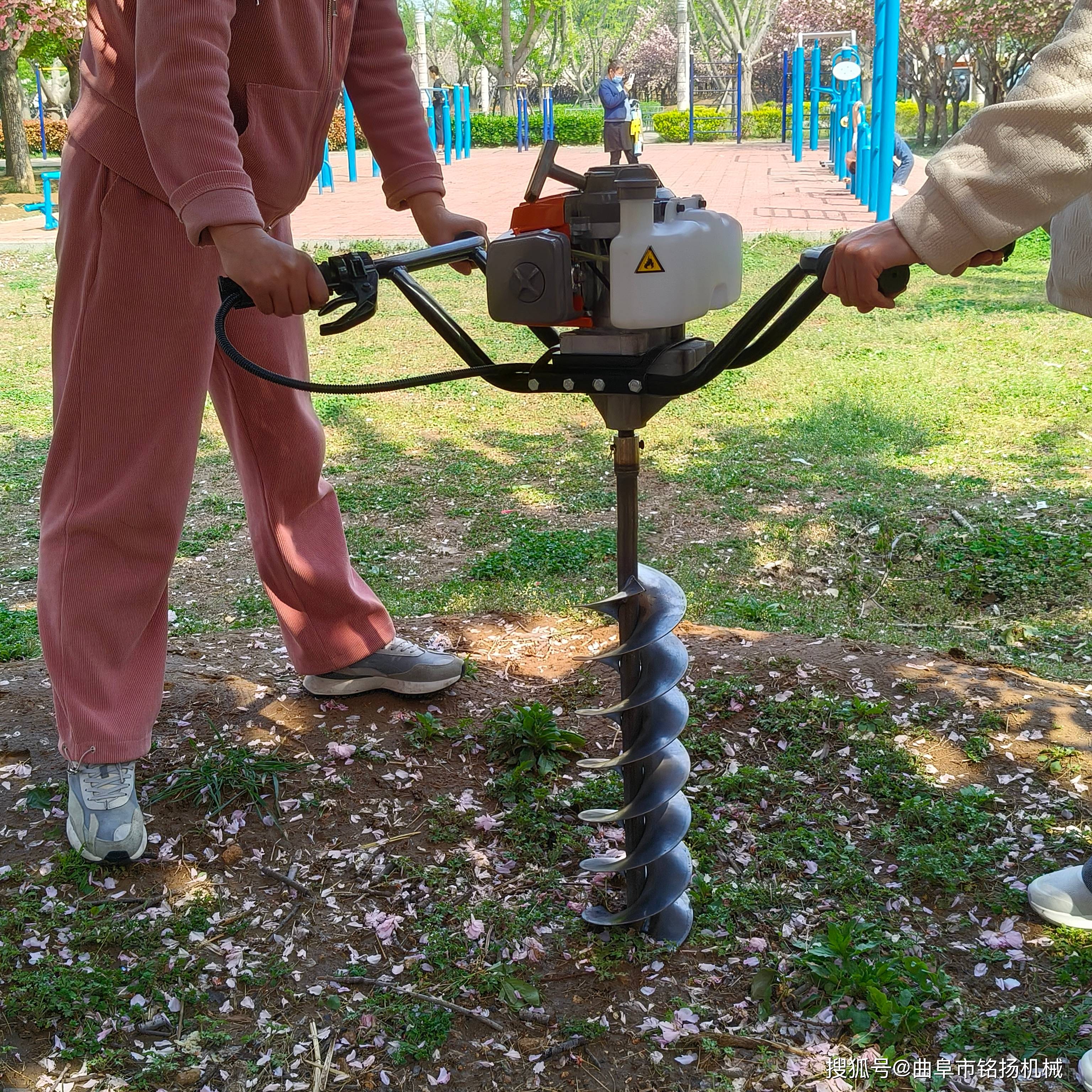 施肥用螺旋式钻眼机 单人汽油地钻 植树汽油挖坑机