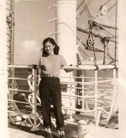 不同于姐姐和父亲,常嘉陵长大之后并没有走艺术这条路,他当了一名大