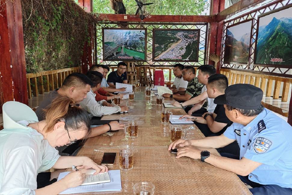 "河(湖)长 检察长"联合巡河督导 推动河(湖)有效治理_问题_绿春县