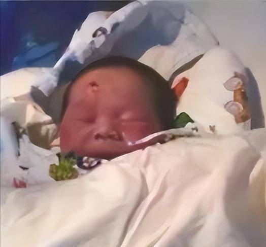 厦门车祸奇迹宝宝已8岁获百万善款如今却住深山是为何