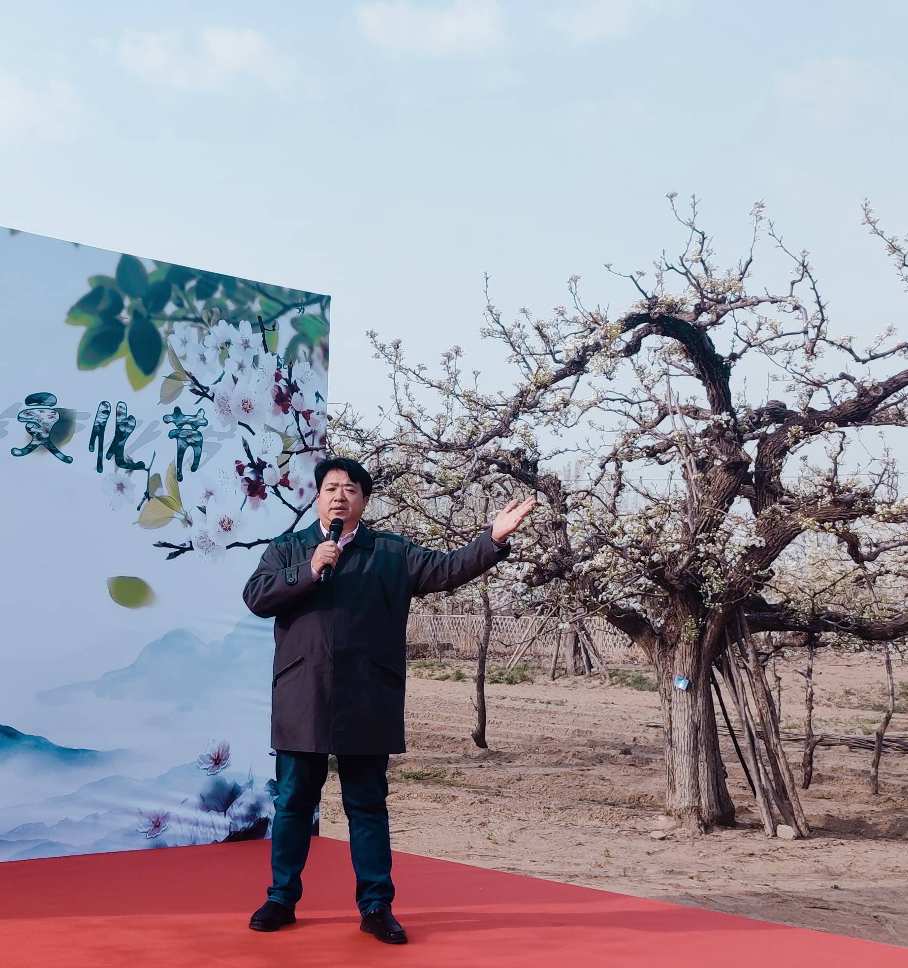 孙月龙,笔名雪石,中共党员,高级国学文化师.