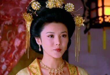 武则天登基靠的是老公李治的宠爱,唐高宗的信任让她尝到了权力的甜头