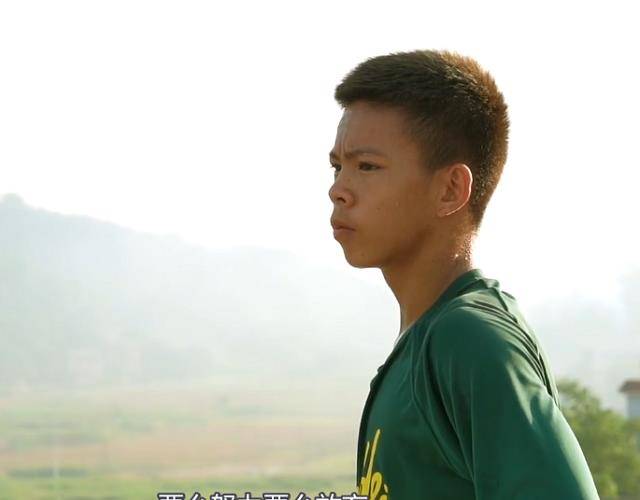 原创5岁失去右臂14岁受邀中国职业篮球联赛nba巨星库里为他点赞