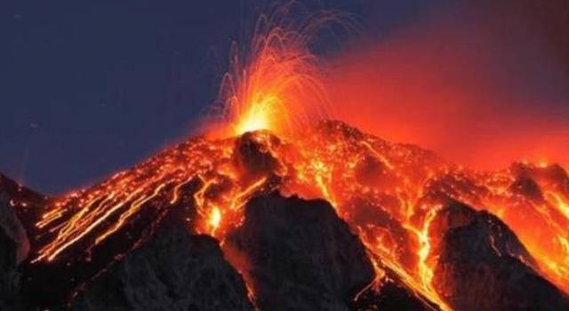 多巴火山爆发图片