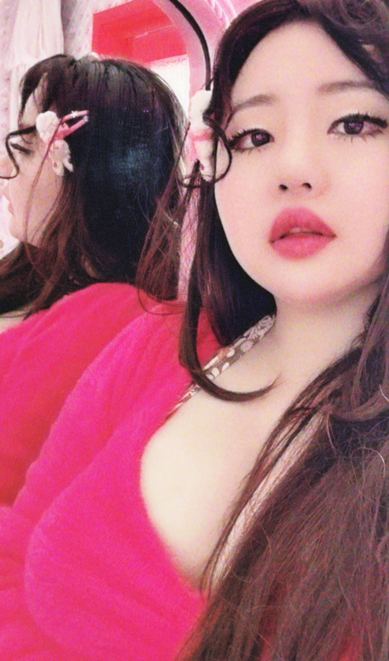 武大校花丁婷婷魅力四射自拍照让人痴迷