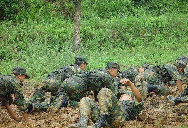 都是特种兵日常的训练,对于我们来说简直闻所未闻,可以算得上是魔鬼
