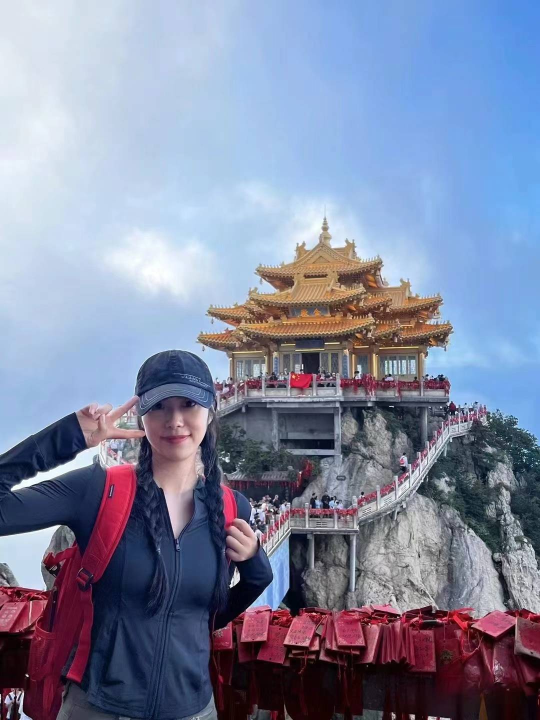 景区大门>徒步或电瓶车至中灵索道站>坐索道>中天门>徒步至马鬃岭