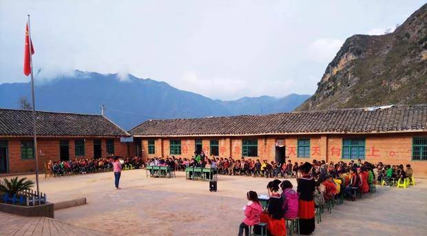 一山村教师请求,城里大学生别再来支教了,这是为何?_大山_孩子_山区