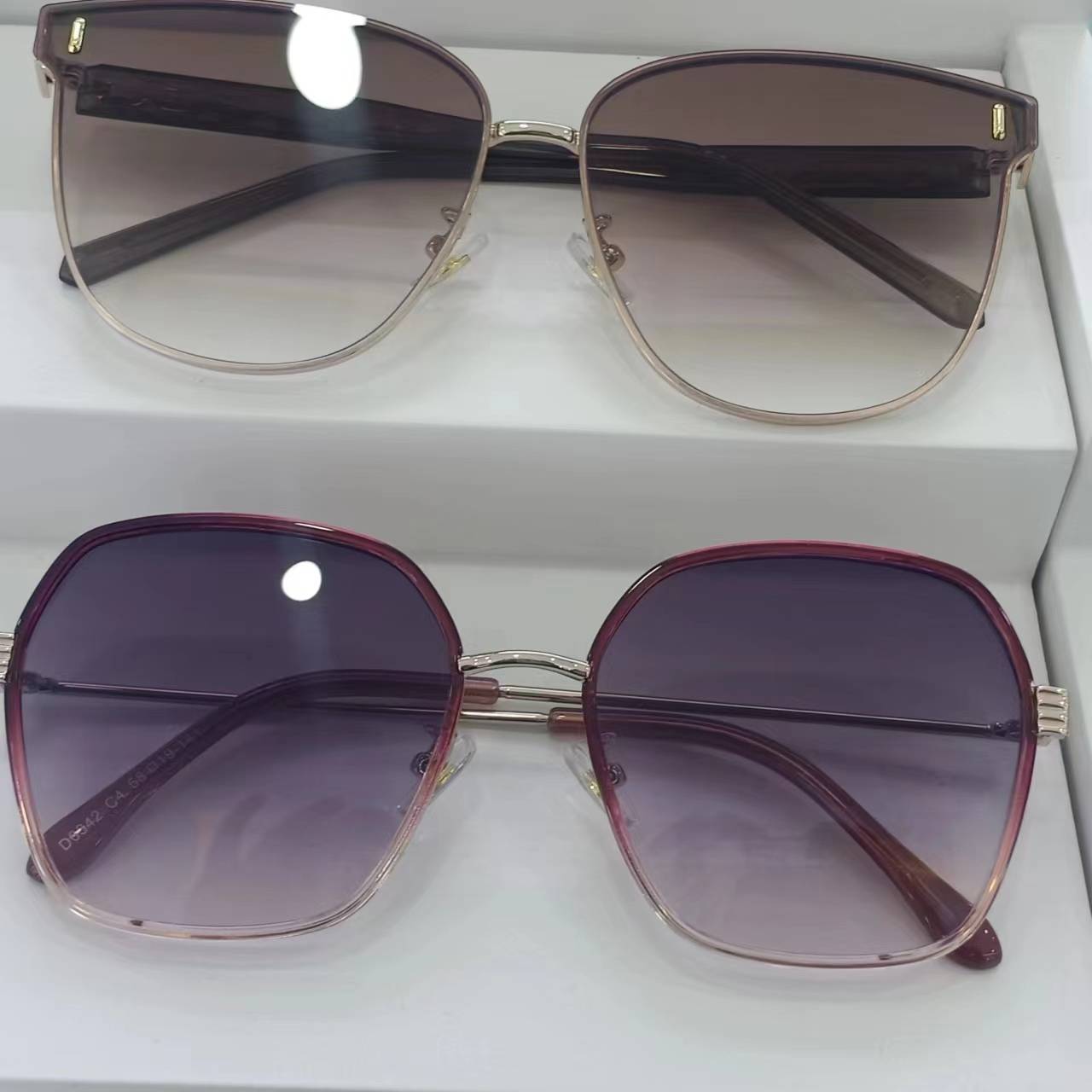 《小目匠眼镜的多彩世界:丰富多样的选择》_太阳镜_时尚_种类