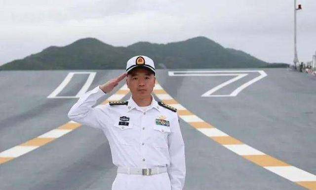 原创徐英大校山东舰航母副舰长舰载机飞行员中的兵王有多硬核