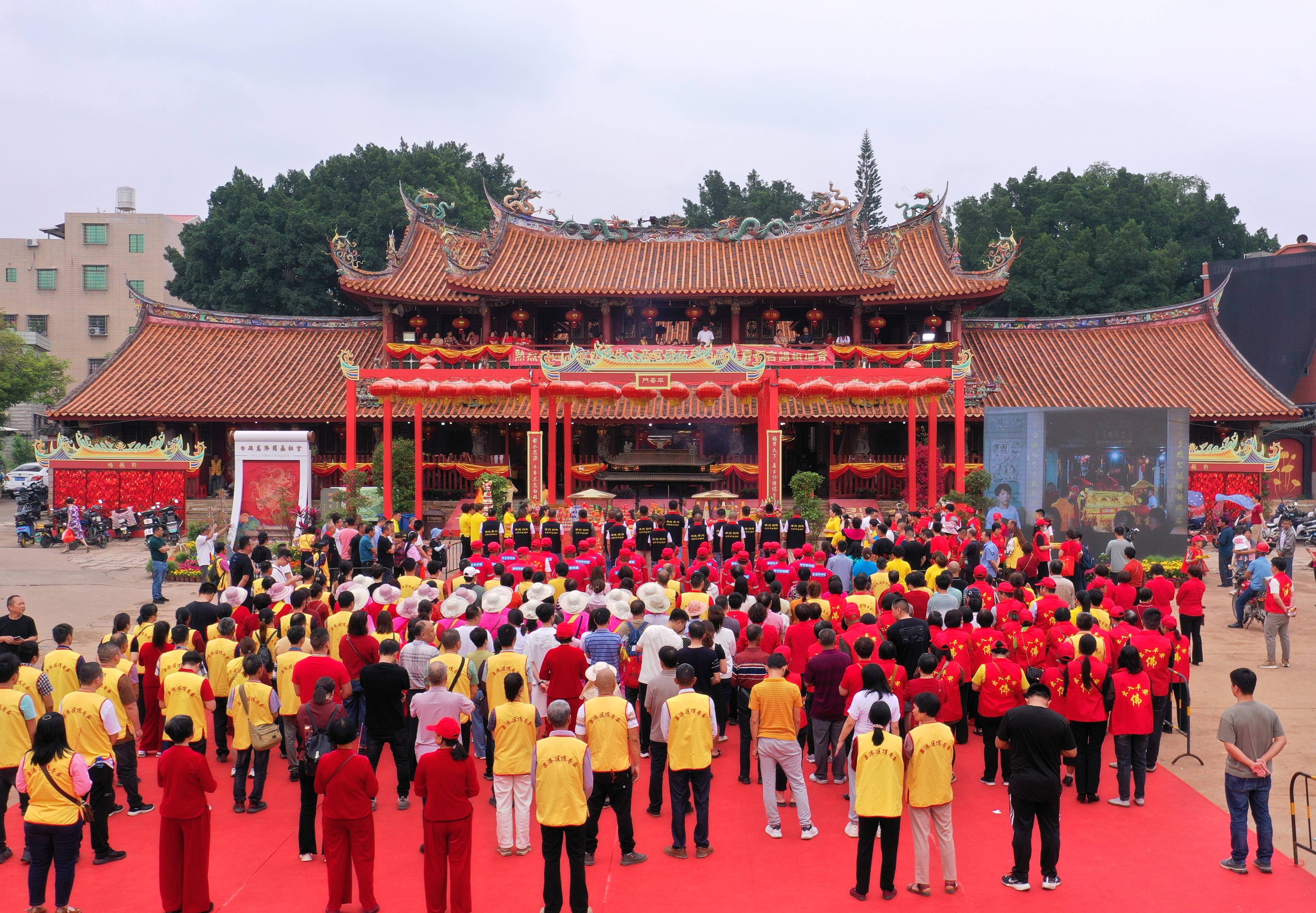 两岸同胞福建漳州共祭保生大帝