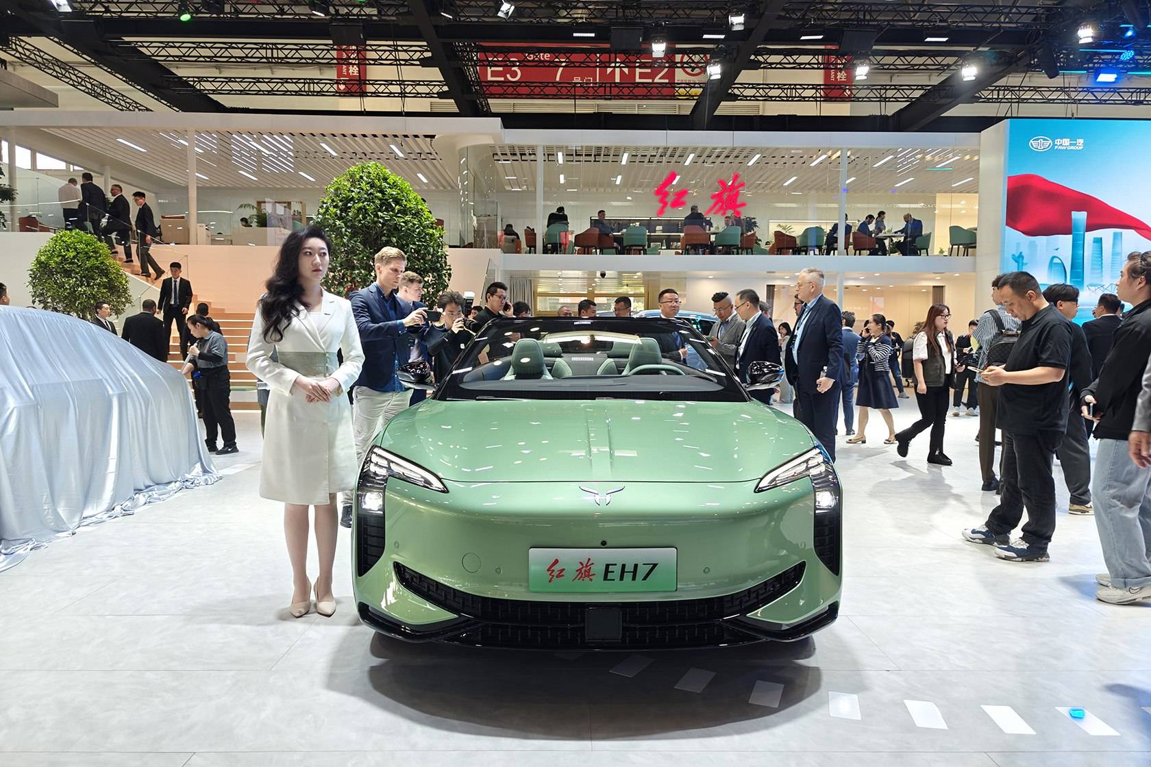 红旗eh7敞篷版北京车展亮相,很有玩乐属性