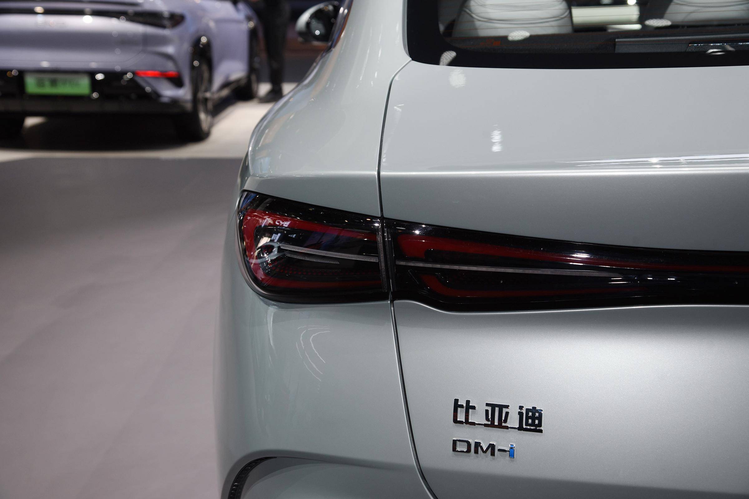 支持适配18英寸轮辋及225/50 r18轮胎