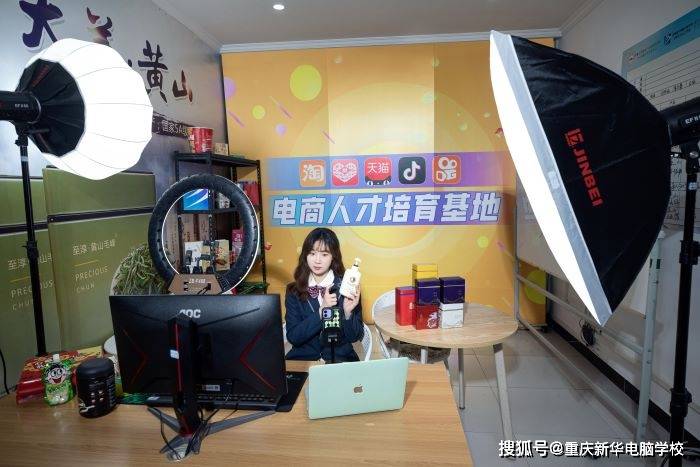 小孩上没法应届，上职校是不是选幼儿园？