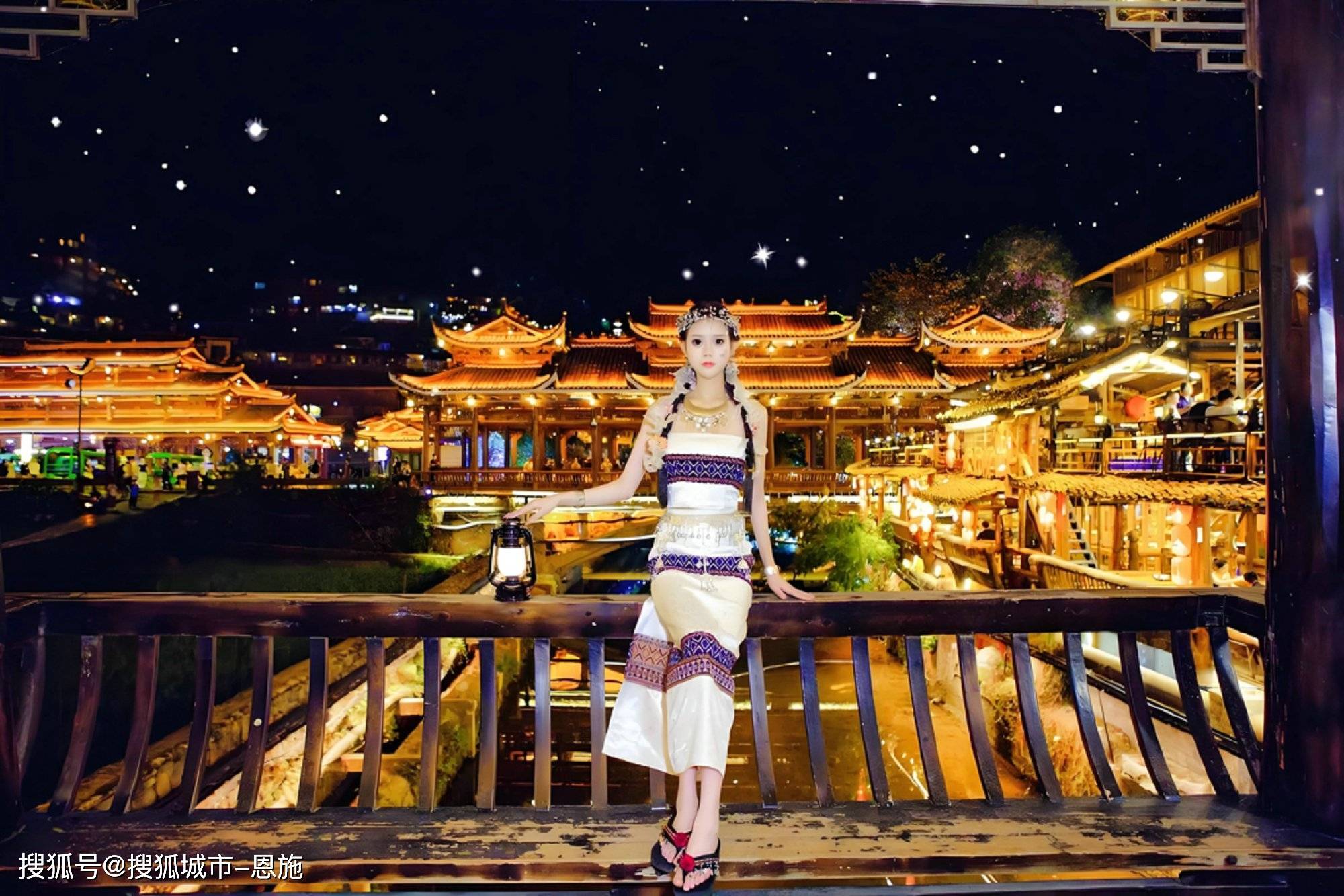 贵州的山水美景让人流连忘返,比如那壮观的黄果树瀑布,站在瀑布前